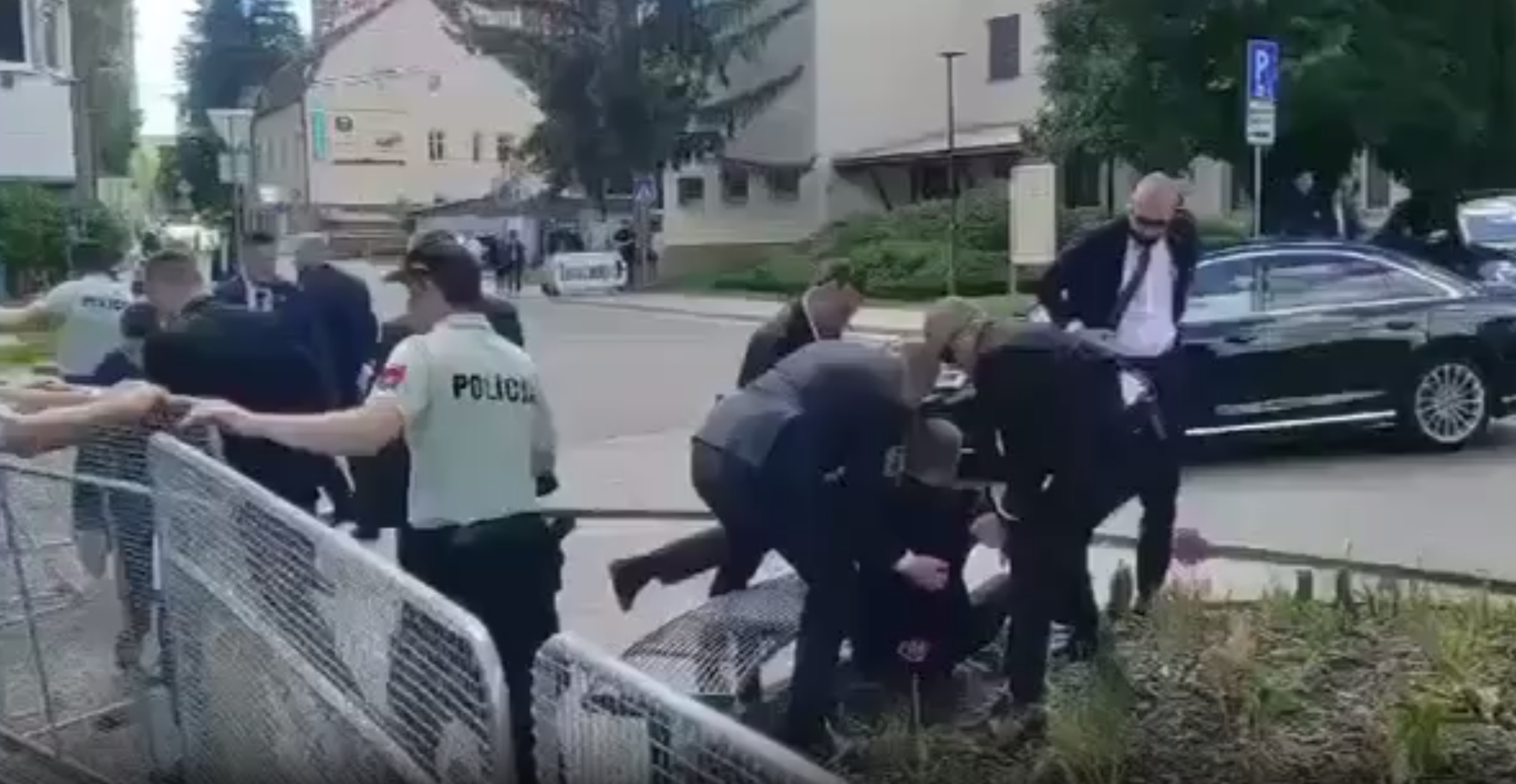 Šutaj Eštok zavádzal o odvolaní policajtov pre atentát Jeden už má