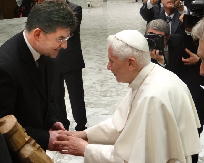 Minister zahraničných vecí Miroslav Lajčák s predchádzajúcim pápežom Benediktom XVI. Foto - Tasr