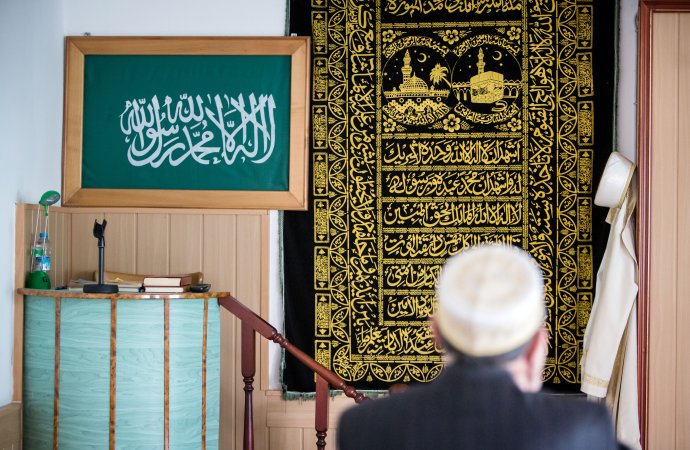 Mnohí slovenskí moslimovia sa chodia modliť do mešity v rakúskom Hainburgu. Foto N – Tomáš Benedikovič