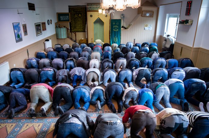 Moslimovia sa v piatok povinne modlia smerom k Mekke. Ilustračné foto N – Tomáš Benedikovič