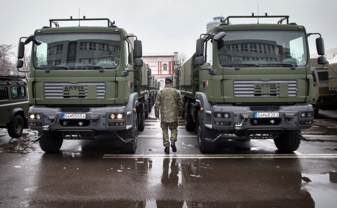Firma TANAX dodáva pre slovenskú armádu nákladné vozidla označené ako "Aktis", ktoré vychádzajú z nákladiakov nemeckého Rheinmetallu. Foto N - Tomáš Benedikovič