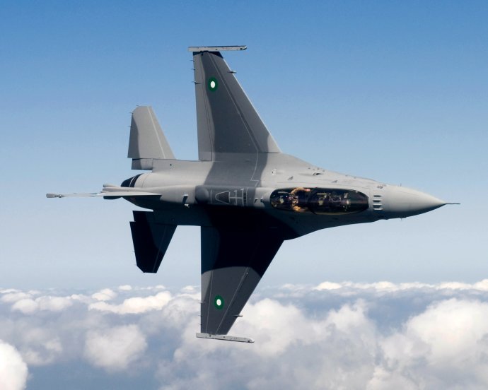 Americká F-16 je najrozšírenejšia stíhačka na svete. Využíva ju 26 krajín. Foto - Wikipédia