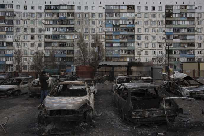 Sídlisko v Mariupoli po ostreľovaní. Foto - tasr/ap