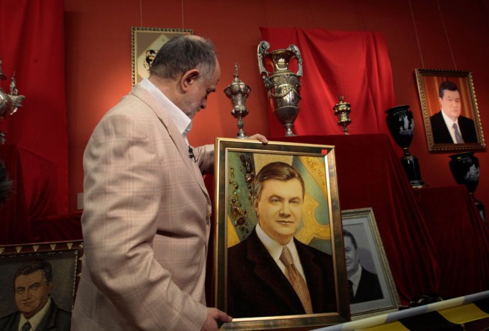 Janukovyčov portrét. Foto - TASR/AP