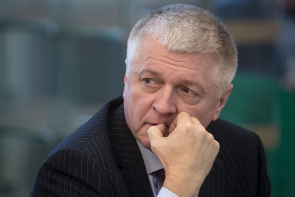 Minister Pavlis dal zákazky švagrovi