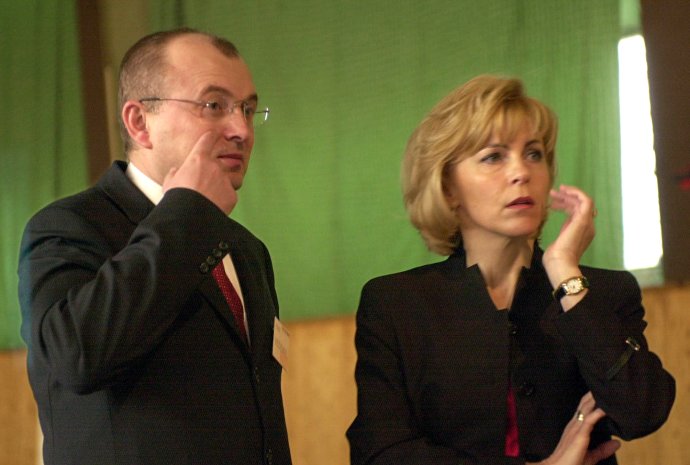 Anna Bubeníková v čase, keď bola prvýkrát vo vedení FNM. Na snímke s vtedajším šéfom VSŽ Antonom Bidovským. Foto - TASR
