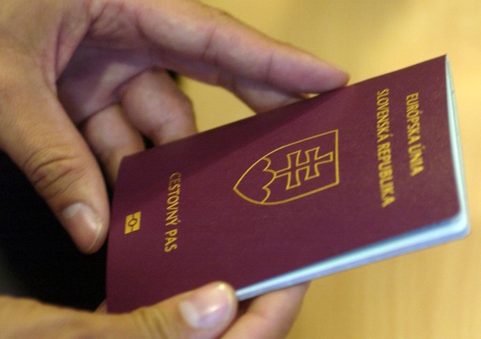 Slovenský pas už nestratia všetci, ktorí získajú iný. Foto – TASR