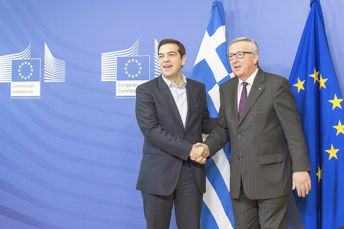 Predseda Európskej komisie Jean-Claude Juncker (vpravo) a grécky premiér Alexis Tsipras. FOTO - TASR
