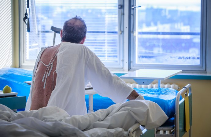 Nemocnice sa dlhšie sťažujú, že im chýbajú sestry. Zdravotný brat Oskar Valocký upozorňuje, že onedlho sa nebude mať kto starať o pacientov. Ilustračné foto N – Tomáš Benedikovič