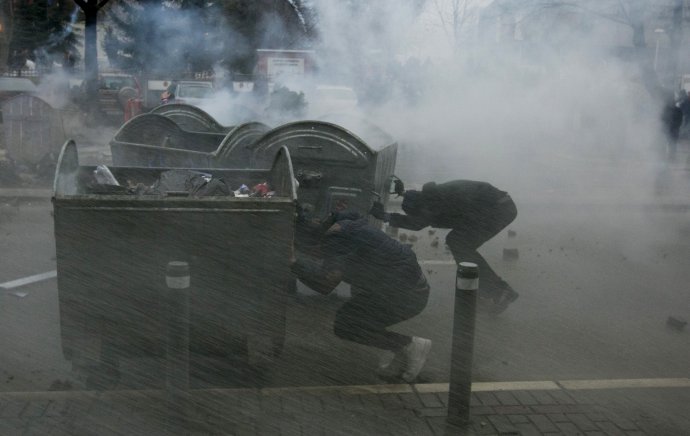 Nespokojnosť s vývojom krajiny bola aj jedna z príčin nedávnych protestov v Prištine. Foto – TASR/AP
