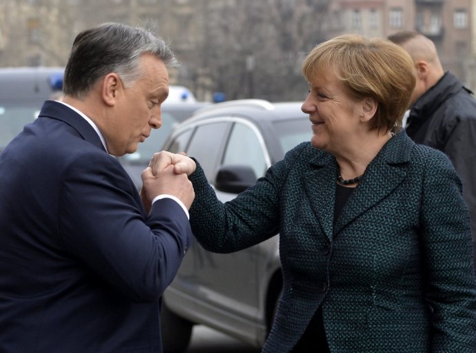 Maďarský premiér Viktor Orbán a nemecká kancelárka Angela Merkelová. Ilustračné foto - TASR