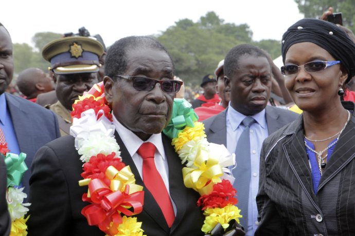 Mugabe a jeho žena Grace. Foto – TASR