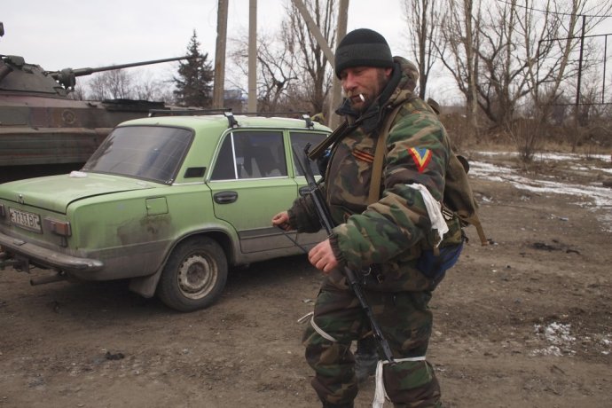 Proruský separatista po obsadení Debaľceva. FOTO - AP