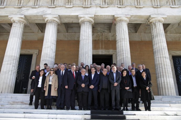 Nová grécka vláda. Len jeden jej člen má predchádzajúce skúsenosti s exekutívou. FOTO - TASR