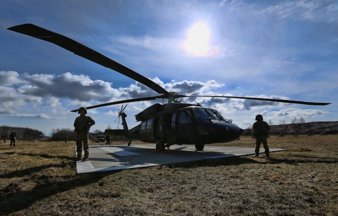 Americký vrtuľník Black Hawk na Lešti. Foto – TASR
