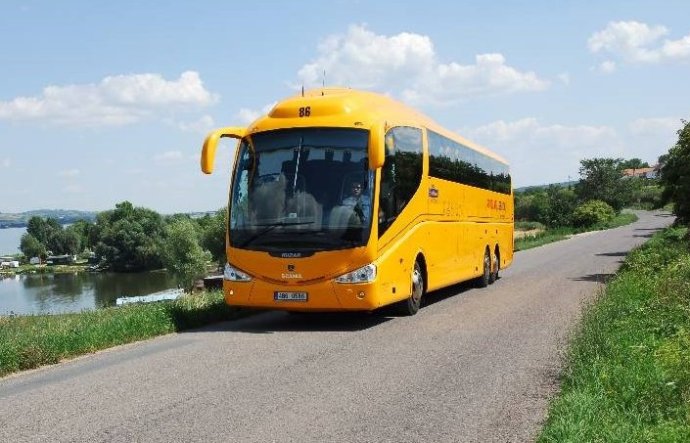 Žlté autobusy RegioJetu jazdia medzi Banskou Bystricou a Bratislavou od začiatku februára. Foto - Student Agency