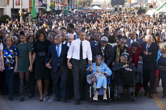 V mestečku Selma si boj za občianske práva pripomenuli tisíce ľudí vrátane amerického prezidenta. Foto – TASR/AP