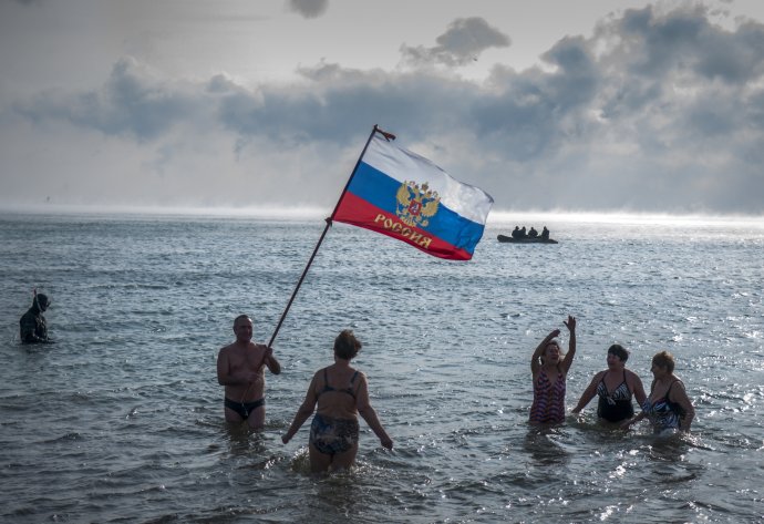 Rusi považujú Krym za svoje územie. Svet to neuznal, ale inak nevie, čo s tým robiť. Foto – TASR/AP