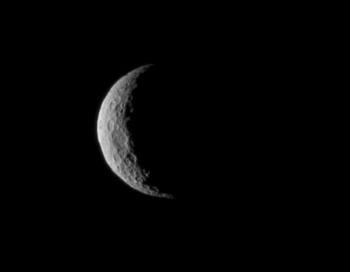 Takto zachytila Ceres sonda Dawn, keď bola od planétky vzdialená asi 48-tisíc kilometrov. Foto – AP/NASA