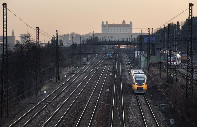 Vlaky by mohli odľahčiť dopravu v Bratislave. Foto N – Tomáš Benedikovič