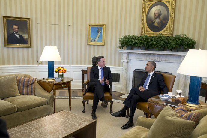 Obama s Cameronom v Oválnej pracovni. Foto – TASR/AP