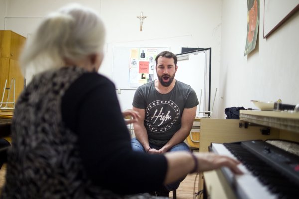 Čo vám dá hodina spevu. Skúšali sme, či dokáže spievať naozaj každý