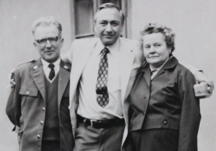 Charles B. Edison v strede s Mihálikovcami počas jeho návštevy Československa v roku 1972. Foto - Post Bellum