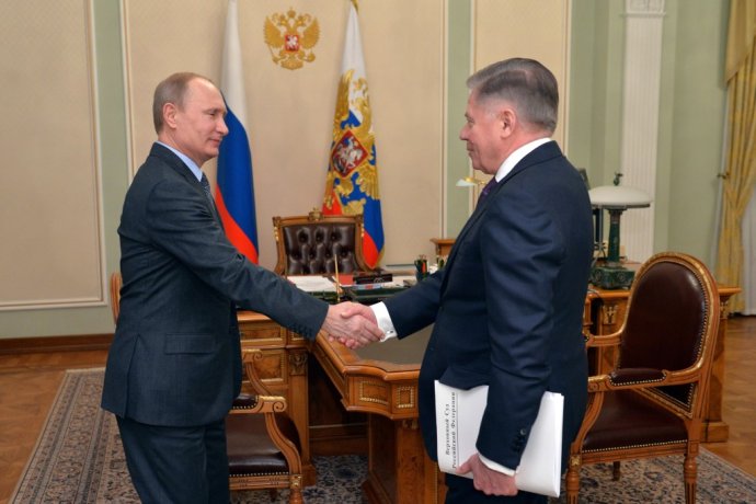 Piatkový dôkaz Kremľa, že Putin je v poriadku. FOTO - TASR/AP