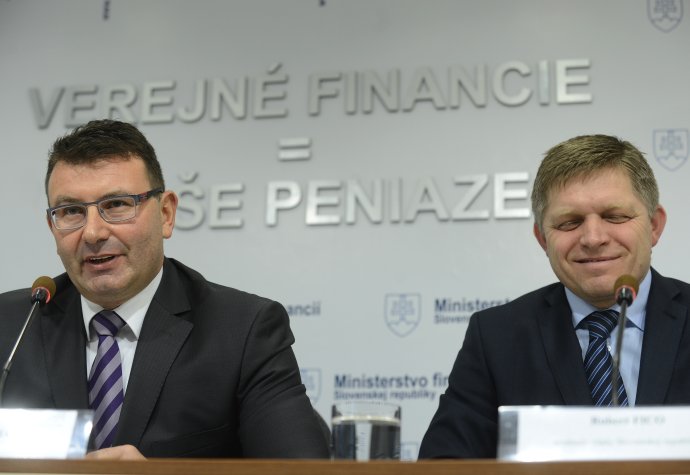 František Imrecze ešte ako šéf Finančnej správy po boku niekdajšieho premiéra Roberta Fica. Foto – TASR