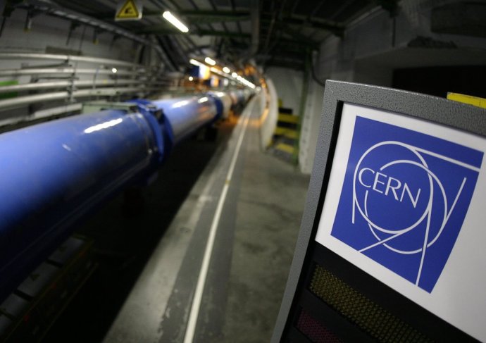 Časť potrubia Veľkého hadrónového urýchľovača (LHC) pri Ženeve. FOTO - TASR