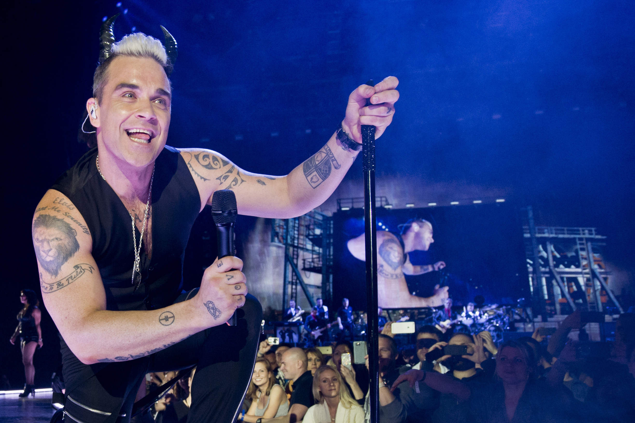 Na Slovensko opäť príde spevák Robbie Williams. Jeho príbeh ukazuje, ako sa dá vyrovnať so slávou aj s depresiou