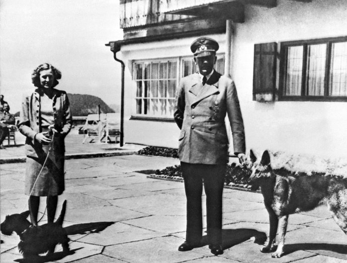Adolf Hitler, pre niektorých učiteľov zaujímavý politik. Foto - TASR/AP