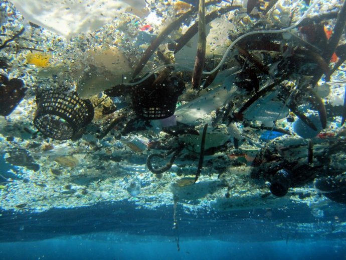 V Stredozemnom mori je viac väčších kusov plastov ako inde v oceánoch. Ilustračné foto – TASR/AP