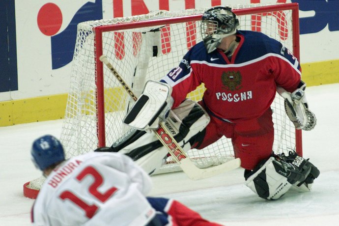 Zlatý gól Petra Bondru vo finále MS 2002 proti Rusku. Foto – AP/Ryan Remiorz