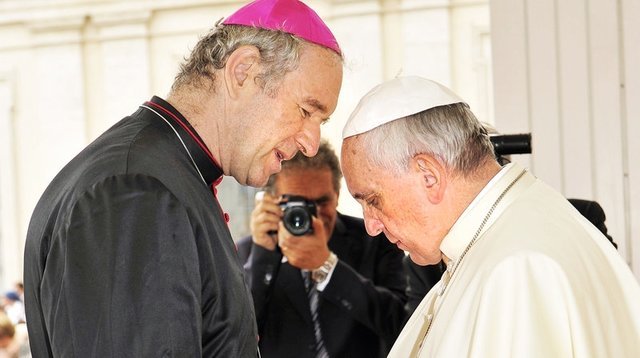 Stretnutie Bezáka s pápežom. Foto -L’Osservatore Romano