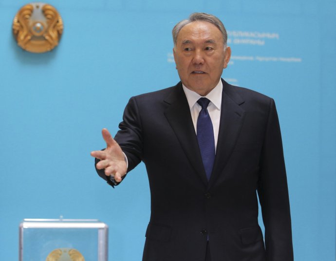 Nazarbajev zorganizoval voľby o rok skôr než musel. FOTO - TASR/AP