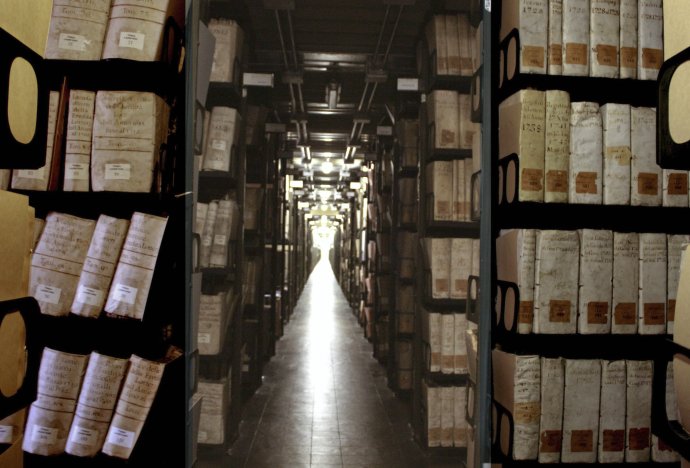 Tajný vatikánsky archív. Časť jeho dokumentov v roku 2012 sprístupnili verejnosti na výstave. Zvyčajne sa k nim dostanú len vedci so špeciálnym povolením. Foto – TASR/AP