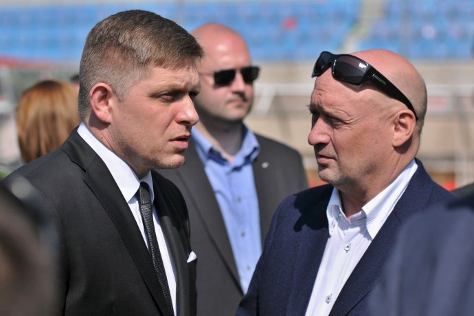 Vladimír Poór (vpravo) s bývalým premiérom Robertom Ficom. Foto - TASR