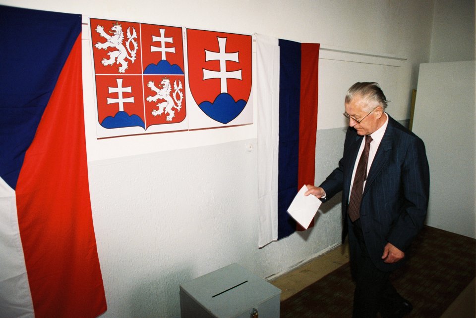 Peter Colotka pri voľbách v roku 1992. Foto - TASR