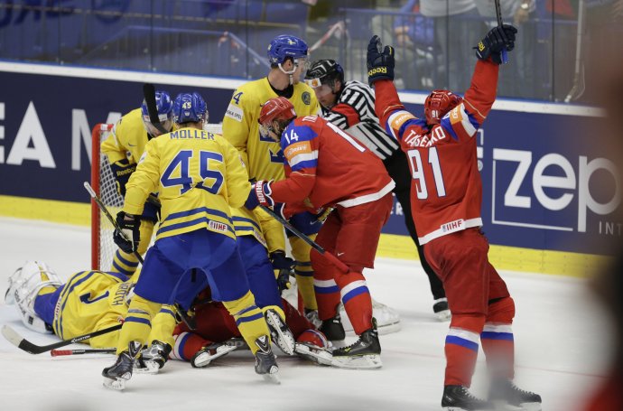 Tarasenko sa teší z dotlačeného gólu Širokova. Foto - AP