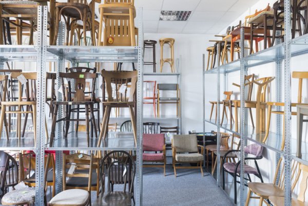 V&nbsp;jedálni starej fabriky v&nbsp;Pravenci objavili stoličky a&nbsp;vzniklo múzeum