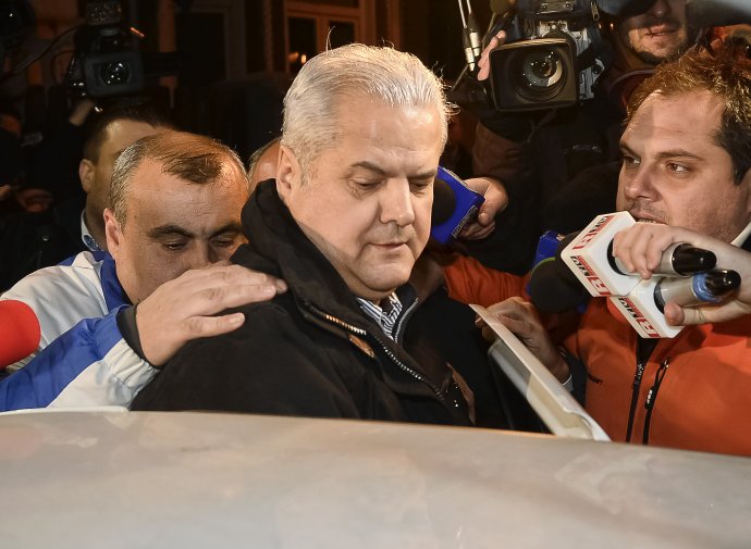 Bývalý rumunský premiér Adrian Nastase (2000 - 2004, za socialistov) dostal v januári 2014 trest 4 roky za úplatky. FOTO - TASR/AP