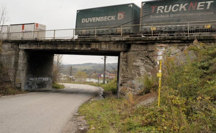 Betónové stavby časom podliehajú skaze. Most pri Strečne. Ilustračné foto - TASR.
