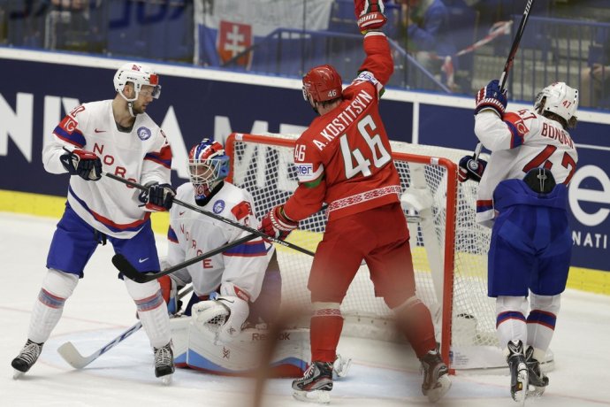 Andrei Kosticyn sa teší z gólu do nórskej siete. Foto - AP