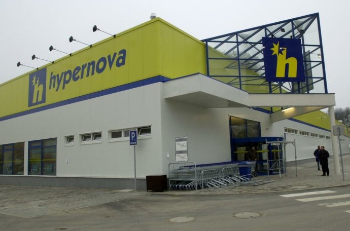 Prvá slovenská predajňa Hypernova bola otvorená v Považskej Bystrici. Foto – TASR