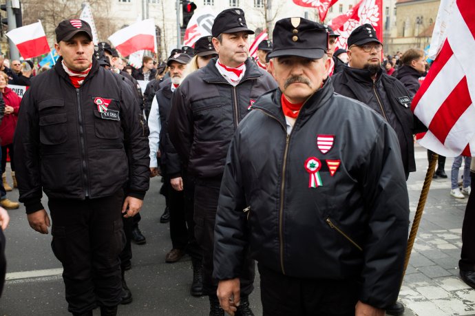 Aj maďarskí extrémisti sa podobne ako tí naši stretávajú v polovici marca. Slovenskí neonacisti slávia 14. marca vznik vojnového štátu. Maďarský Jobbik zasa 15. marca revolúciu z rokov 1848-49. Foto - TASR/AP