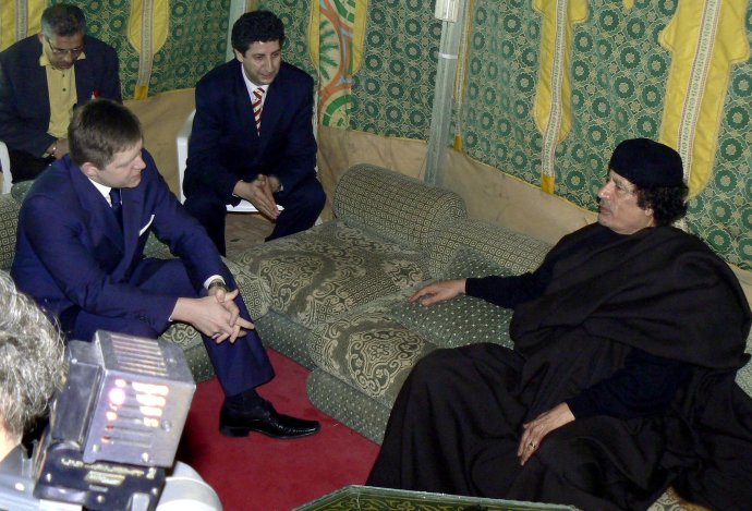 Prijatie Fica v stane u diktátora Kaddáfího. Foto – TASR