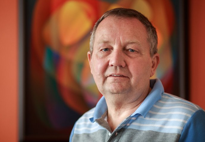 Jozef Hvorecký je profesorom a prorektorom na Vysokej škole manažmentu. Učí aj na Liverpoolskej univerzite. V minulosti pôsobil na troch slovenských univerzitách a na mnohých akademických inštitúciách v Európe a zámorí. Pôvodne matematik, neskôr informatik, sa dnes zaoberá najmä znalostným manažmentom a využívaním informačných a komunikačných technológií vo vzdelávaní. Nedávno mu vyšla kniha Testament vedca, v ktorej popisuje problémy slovenských vysokých škôl a vedy. Foto N - Tomáš Benedikovič