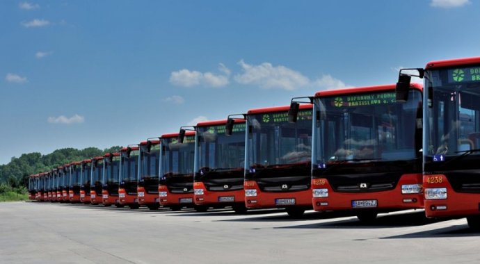Bratislavské autobusy. Foto – DPB