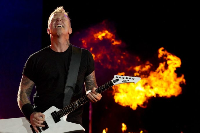 James Hetfield z metalovej skupiny Metallica. Aj tento žáner hudby, patriaci do skupiny extrémnej hudby, nevyvoláva agresivitu, ale práve naopak upokojuje. FOTO - TASR/AP